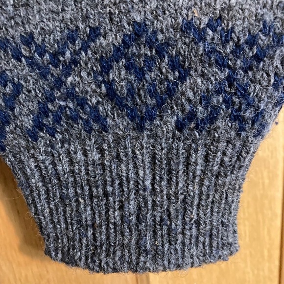 Vintage Pendleton wool long sleeve sweater with snowflake pattern - Picture 4 of 5